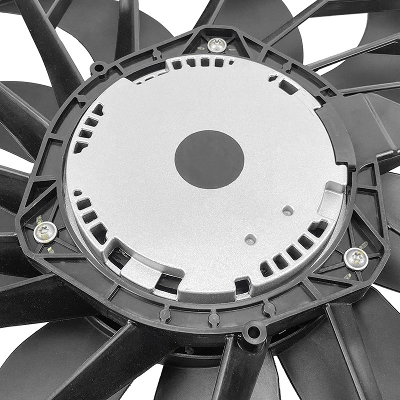 E83 مروحة تبريد المشعاع لجهد المحرك 600W ISO TS15949 معتمدة 17113442089 17423442096